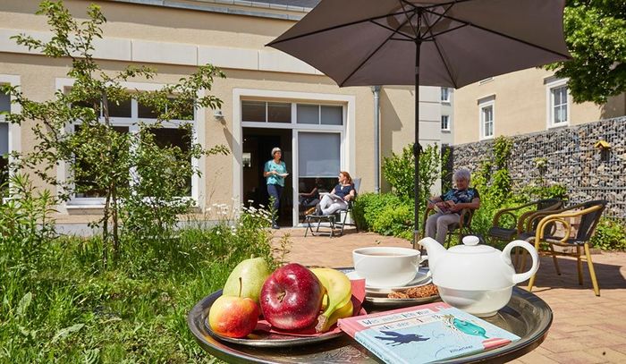 Außenwartebereich Friseur Landrock